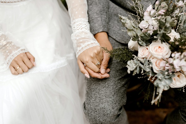 31-bride-and-groom-holding-hands-2959190-1