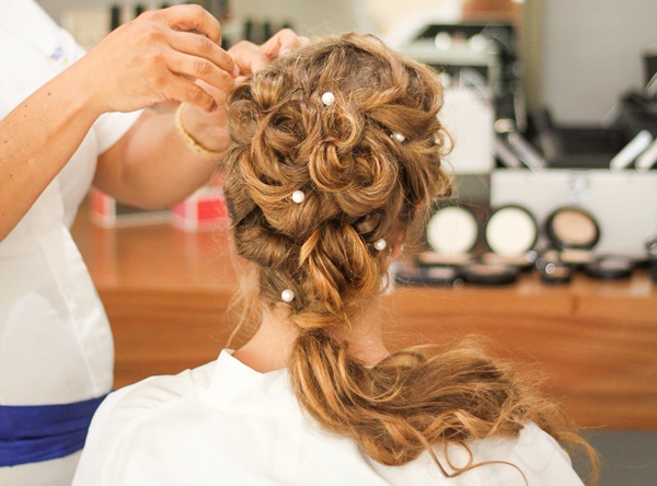 31-bride-getting-her-hair-done