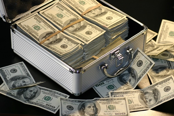 31-grey-metal-case-of-hundred-dollar-bills-164652