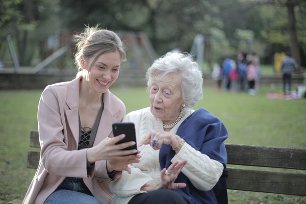 48-cheerful-senior-mother-and-adult-daughter-using-smartphone-3791664