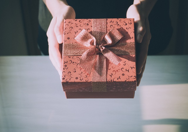 adult-birthday-birthday-gift-box-360624