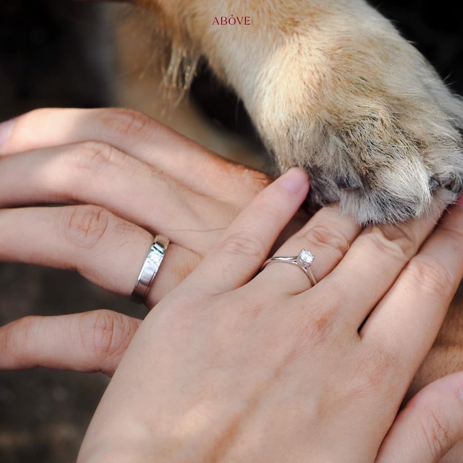 couple-ring-on-hand
