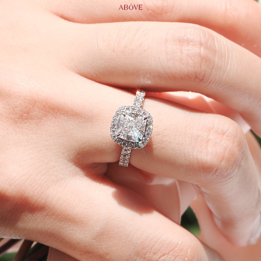 cushion-diamond-halo-ring