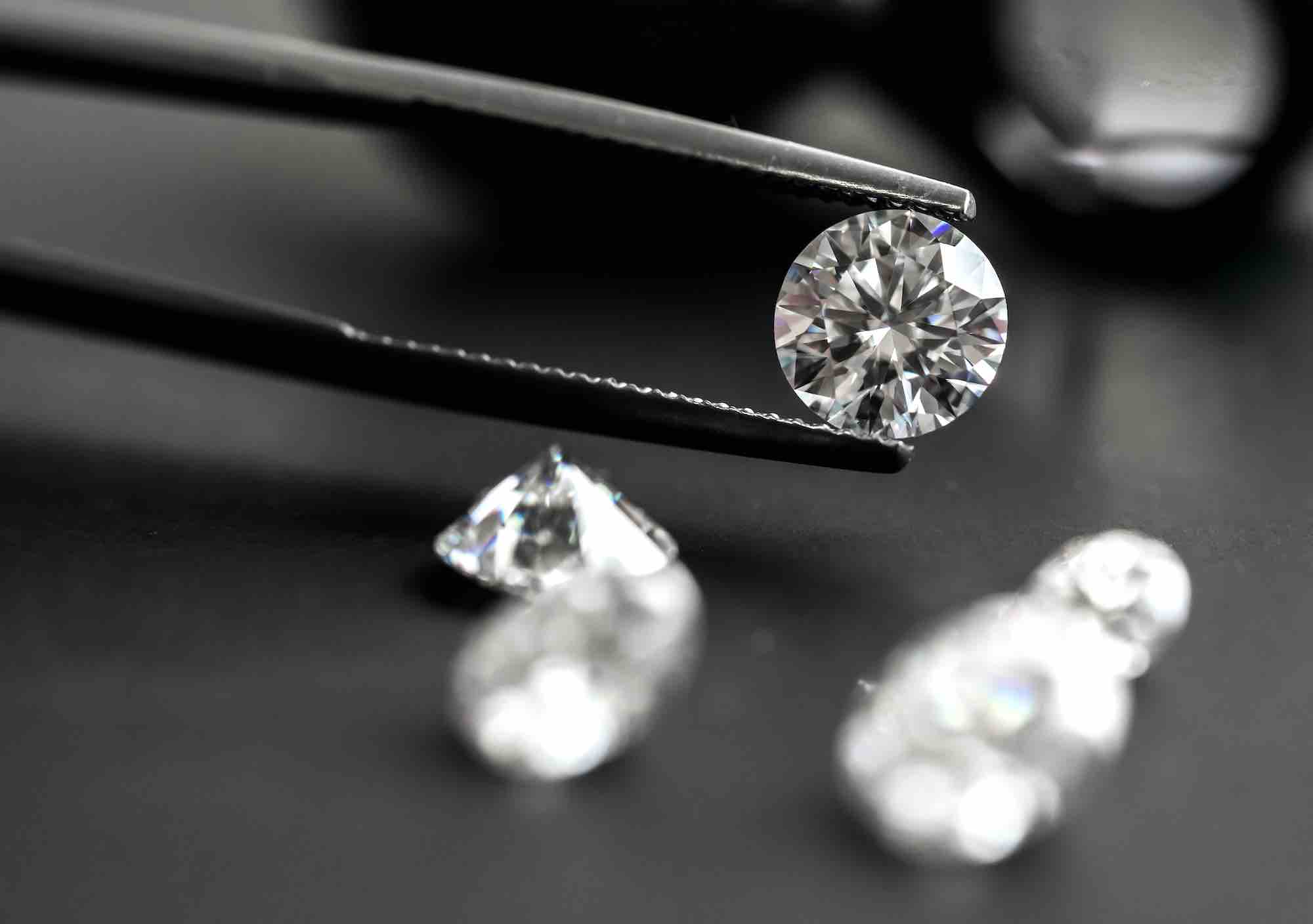 diamond-on-tweezers-banner