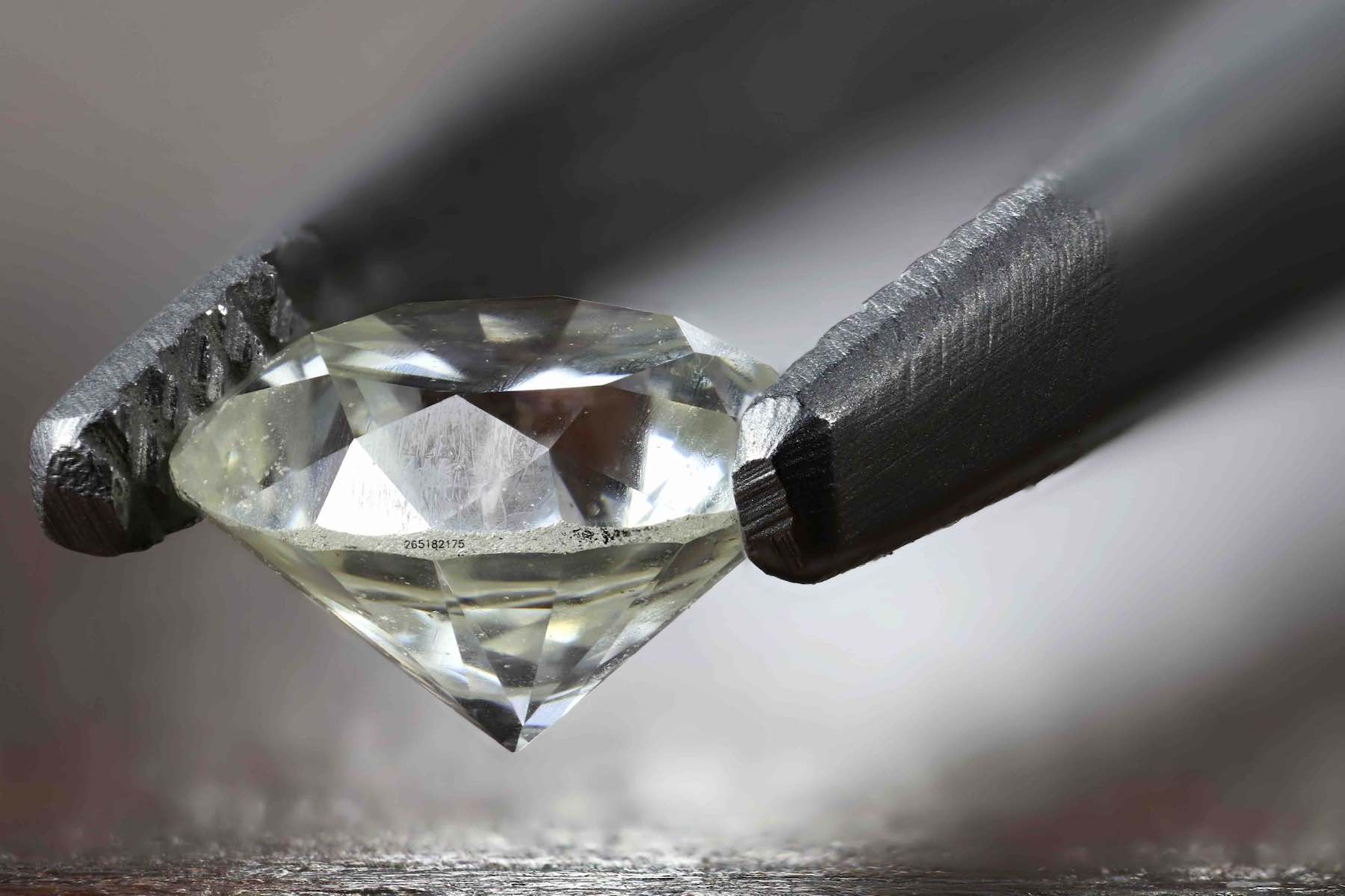 diamond-tweezers-closeup-numbers