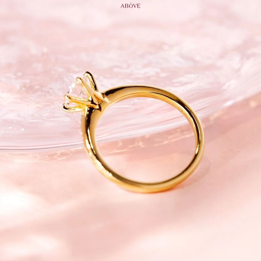 engagement-ring-yellow-gold