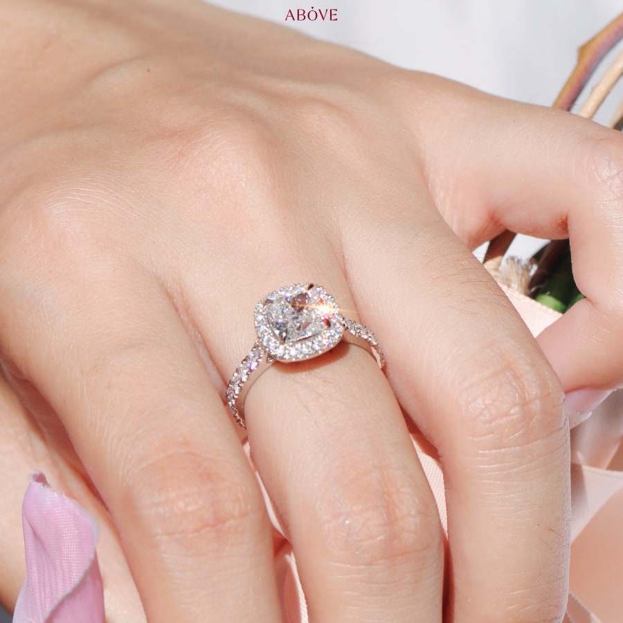 halo-ring-on-hand