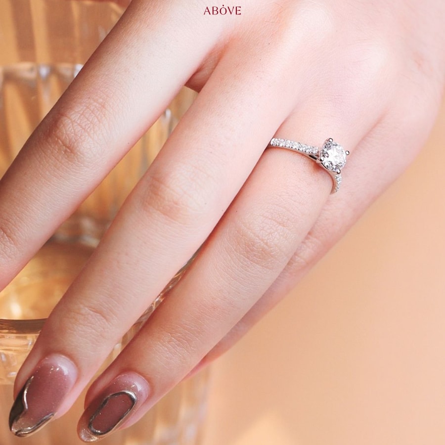 ring-on-hand