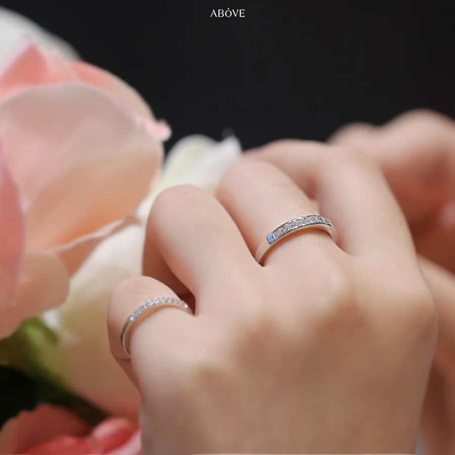 ring-on-middle-finger