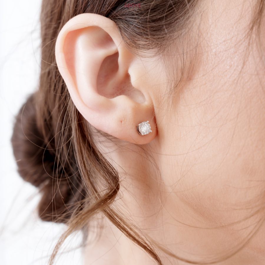 stud-earrings