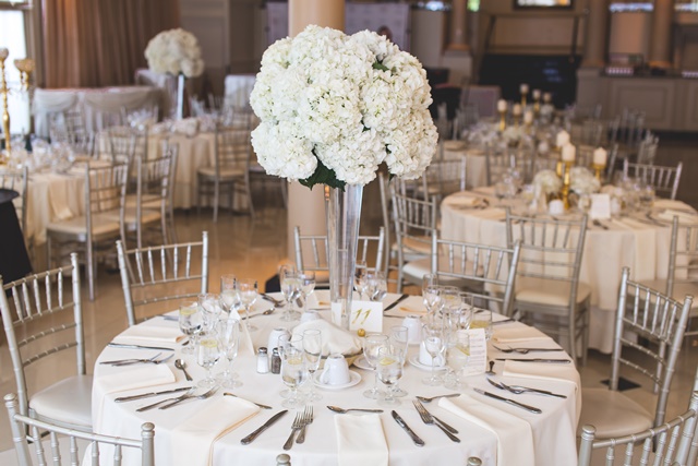 tables-with-flower-decors-2306281