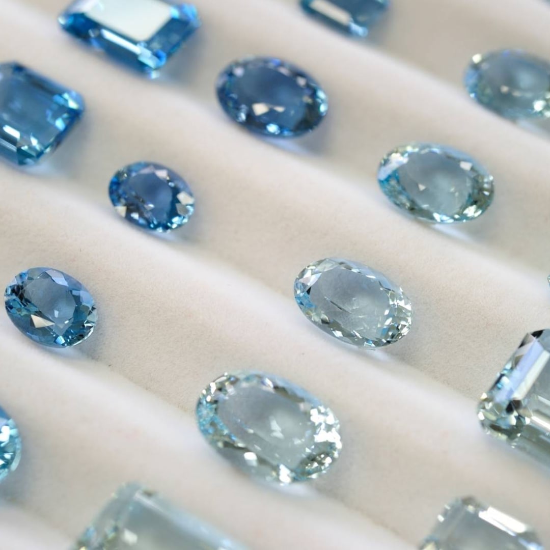 tone of natural topaz